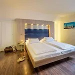 Hotel Alexander Old Town 3*
