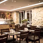 Alexander Old Town Hotel