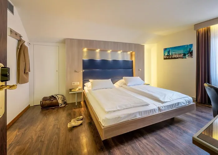 Hotel Alexander Old Town 3*