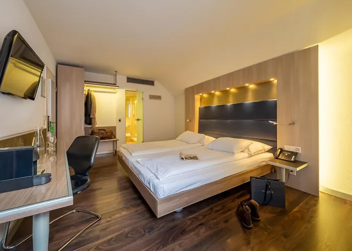 Alexander Old Town Hotel