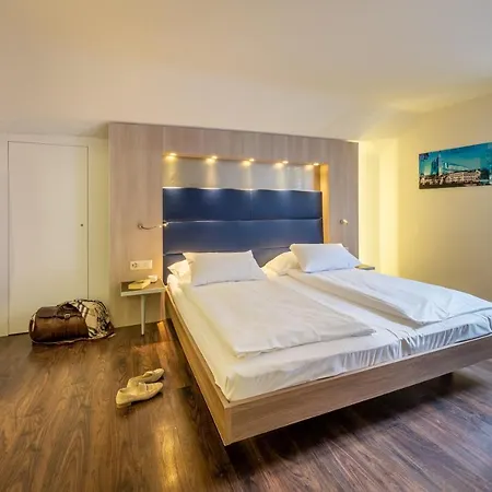 Hotel Alexander Old Town 3*