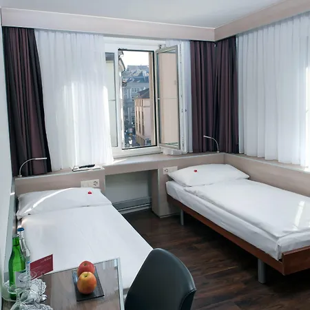 Hotel Alexander Old Town 3*