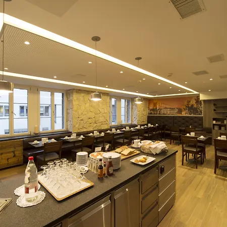 Hotel Alexander Old Town 3*