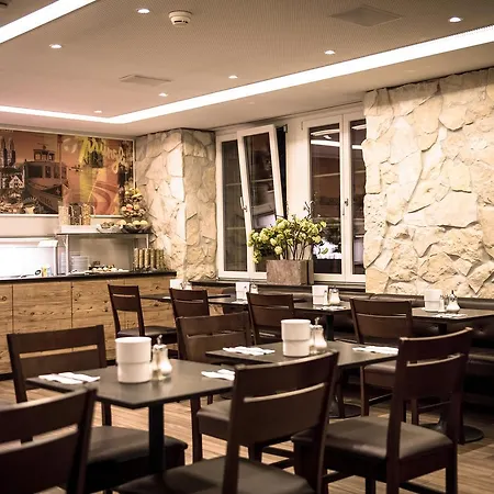 Alexander Old Town Hotel