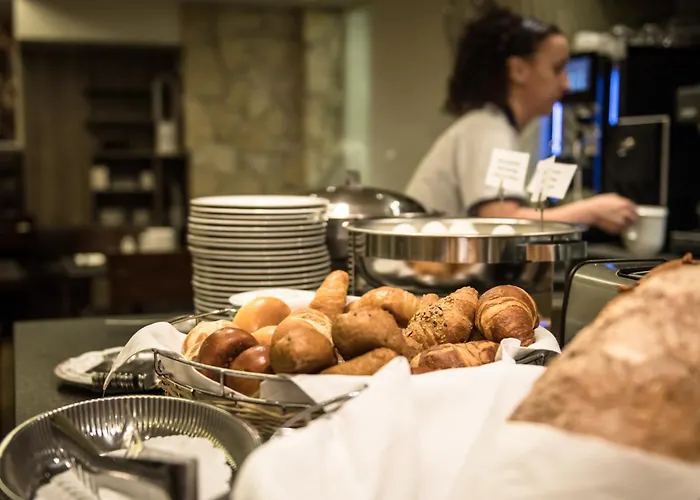 מלון Alexander Old Town 3*