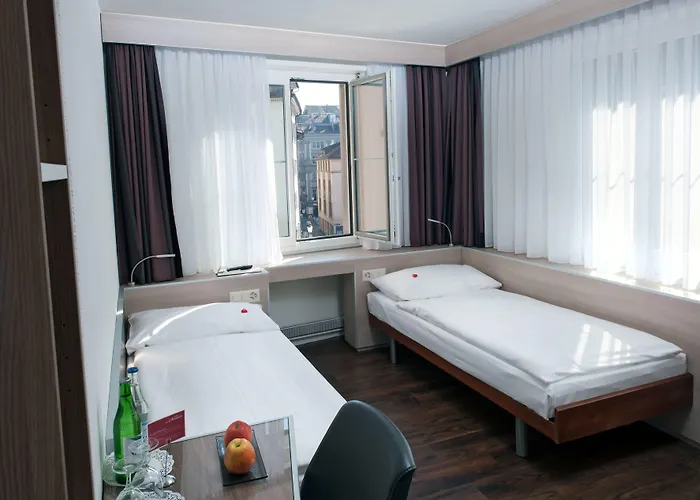 Hotel Alexander Old Town 3*