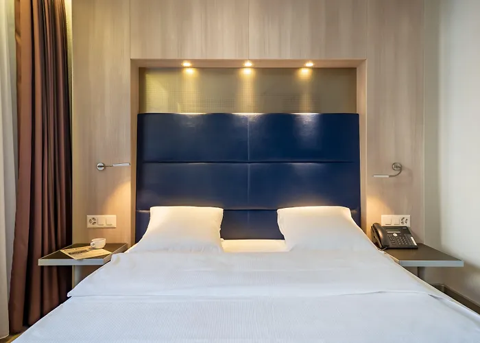 Alexander Old Town מלון 3*